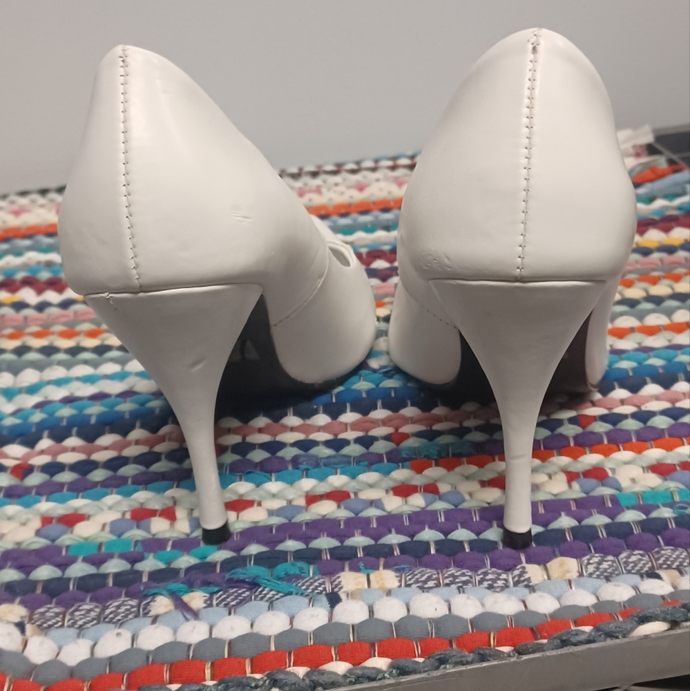 Shoes - Picture 3 of 4